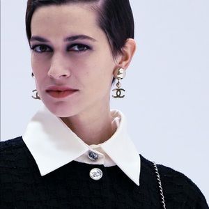 Chanel earrings NEW with box